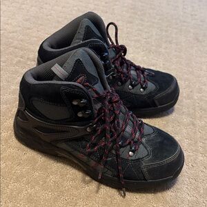 Smith’s American Gray and Black Hiking Boots with Red Laces. Youth Size 6M